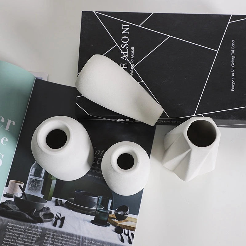 Modern Nordic Flower Vases INS Ceramic White Vase Flower Pot Vase for Home Living Room Interior Office Desktop Decor Crafts