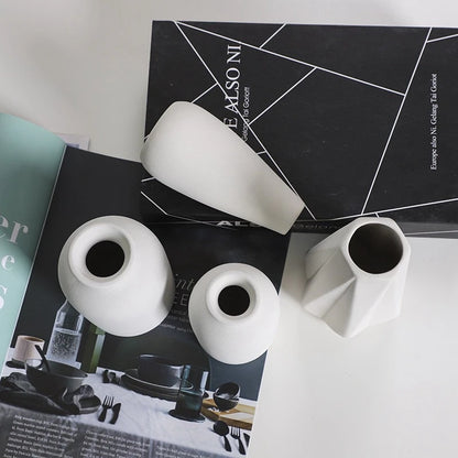 Modern Nordic Flower Vases INS Ceramic White Vase Flower Pot Vase for Home Living Room Interior Office Desktop Decor Crafts